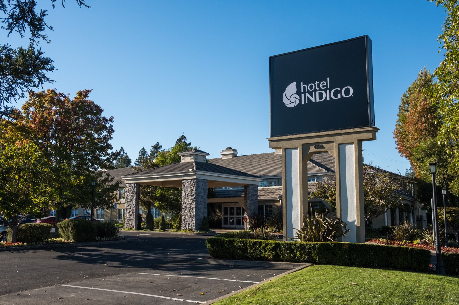 Hotel Indigo Napa Valley Exterior