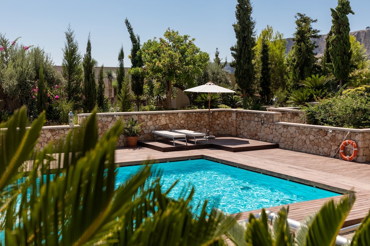 Outdoor Pool & Hot Tub